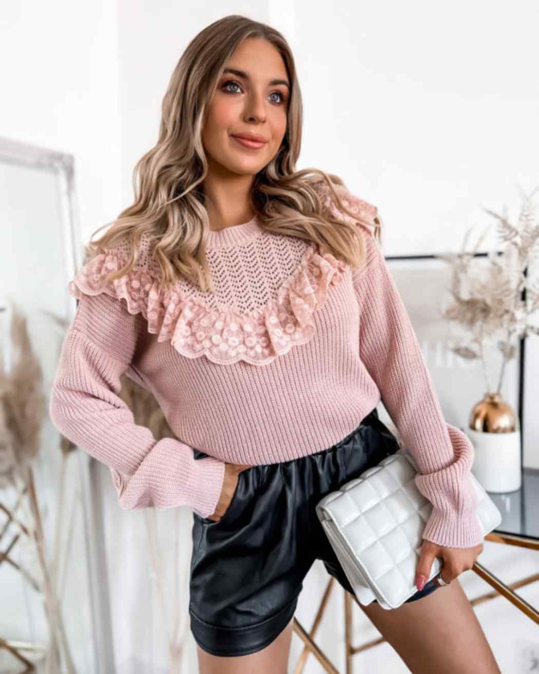 Sweter Z Koronkową Falbanką (10)