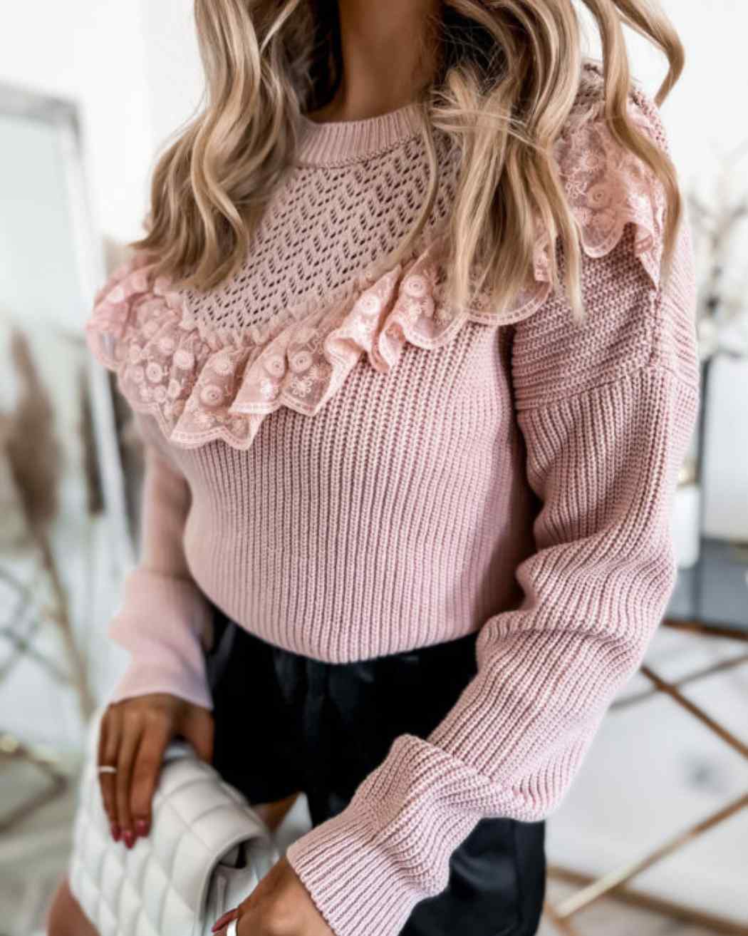 Sweter Z Koronkową Falbanką (11)