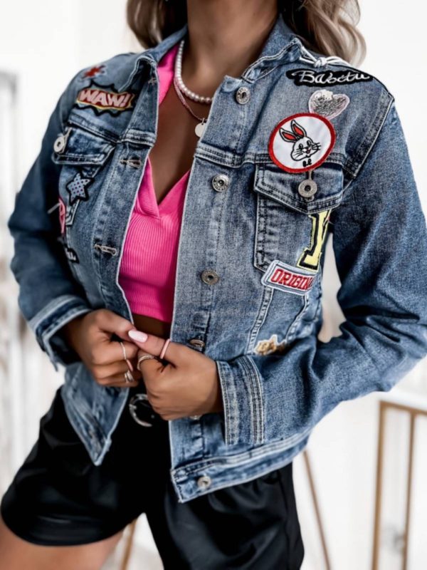 Klasyczna kurtka jeansowa z naszywkami4