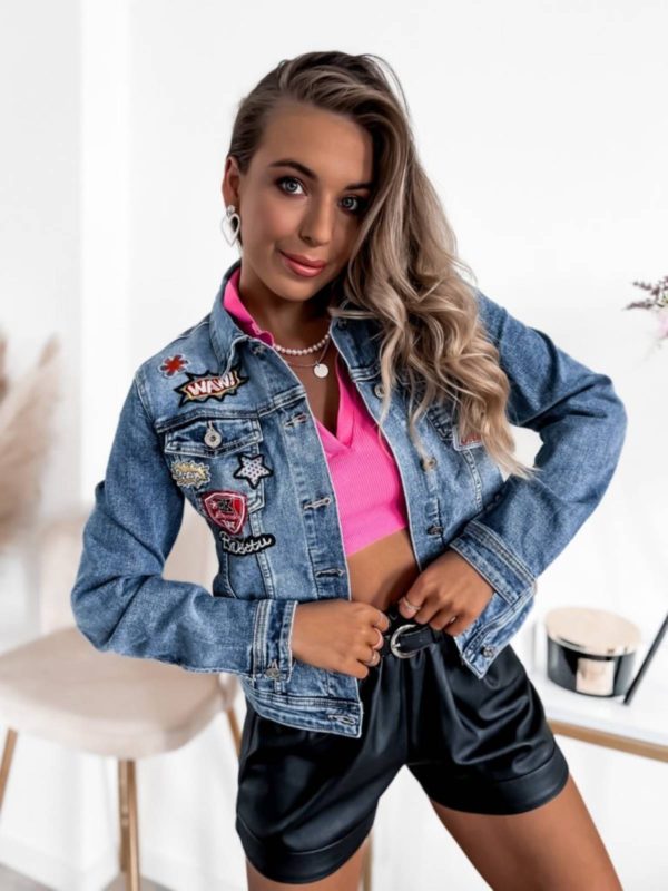 Klasyczna kurtka jeansowa z naszywkami5