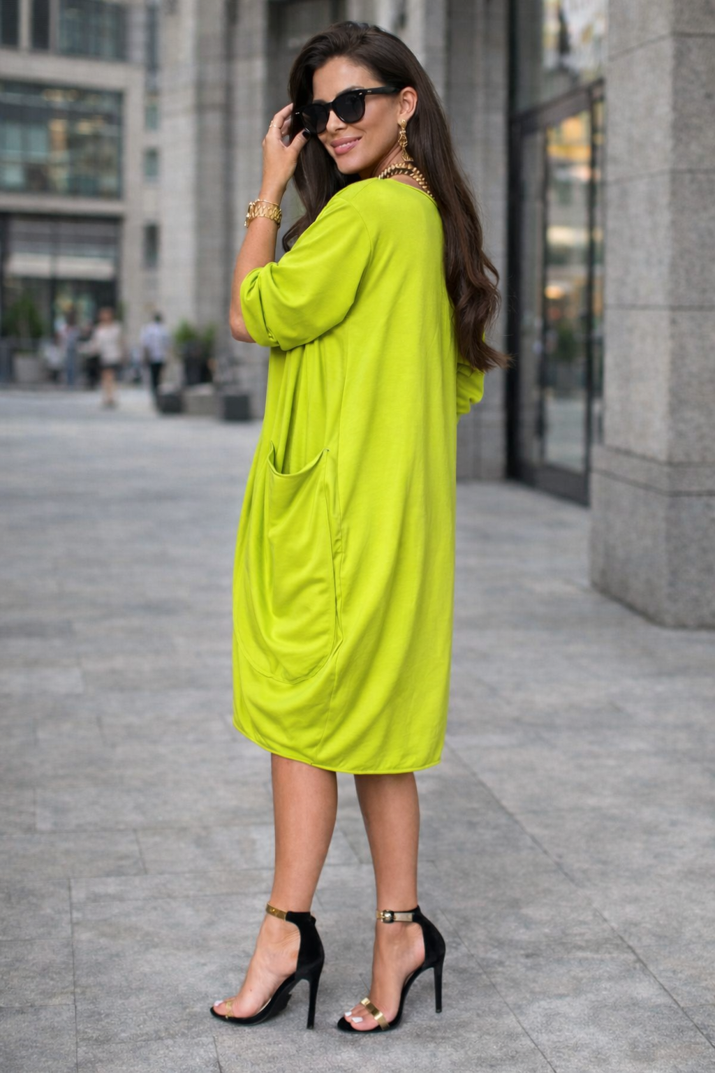 Sukienka oversize z kieszeniami bawełniana 40-48 - obrazek 3