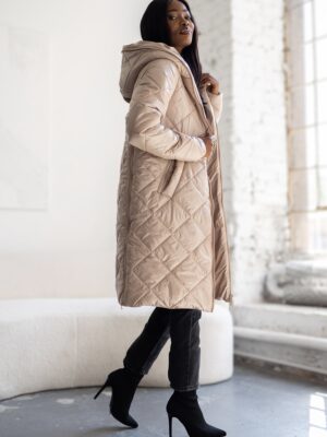 Cleo – długa kurtka pikowana z kapturem